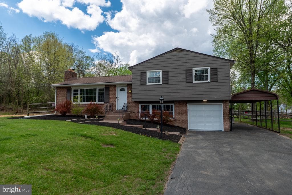 2247 Bruce Drive photo 1