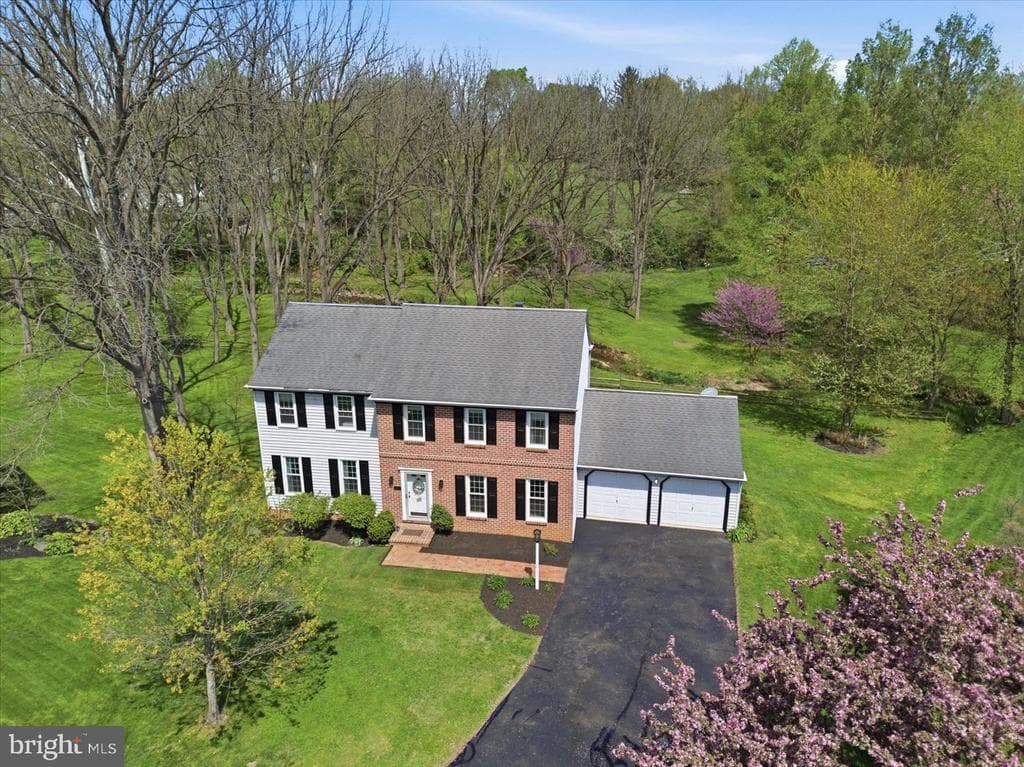 413 Glenbrook Court photo 1