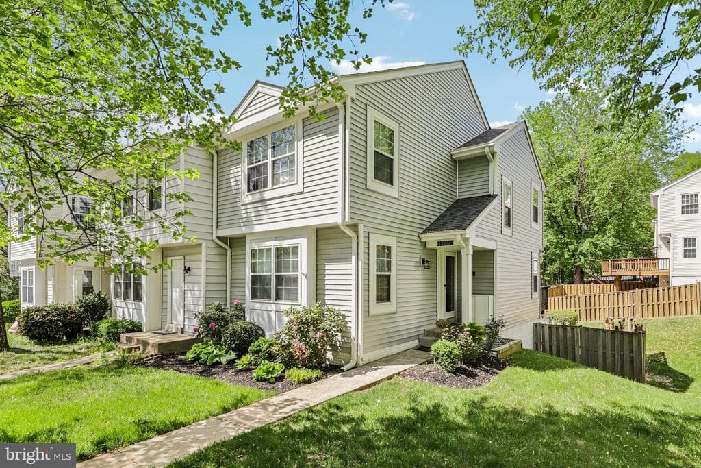 15301 Waters Edge Court photo 1