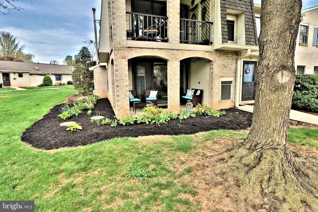 32 Valleybrook Drive photo 1
