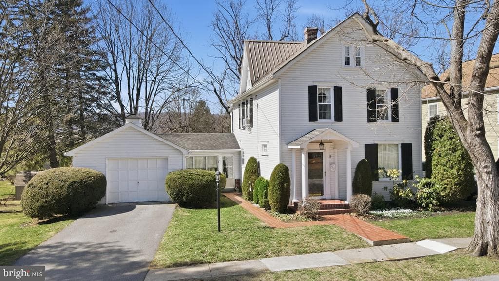 132 Faust Street photo 1