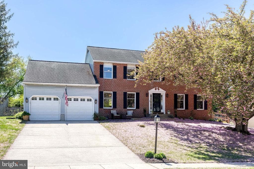 202 Regent Drive photo 1