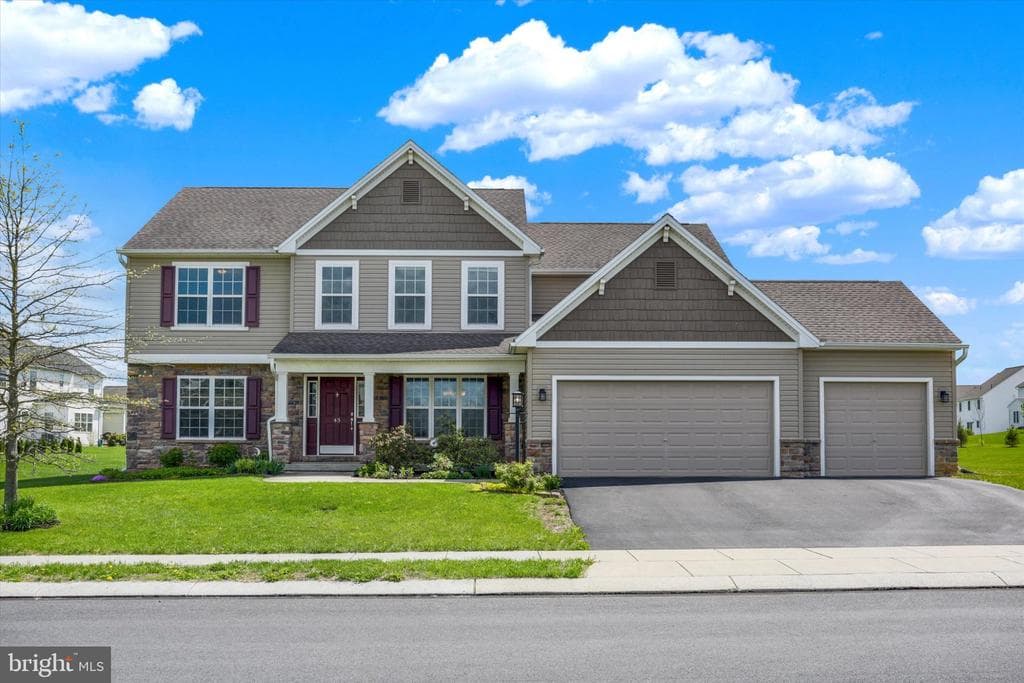 43 Danbury Drive photo 1