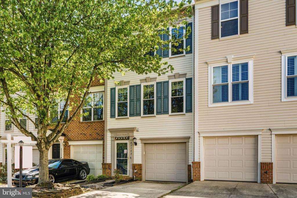 43153 Huntsman Square photo 1