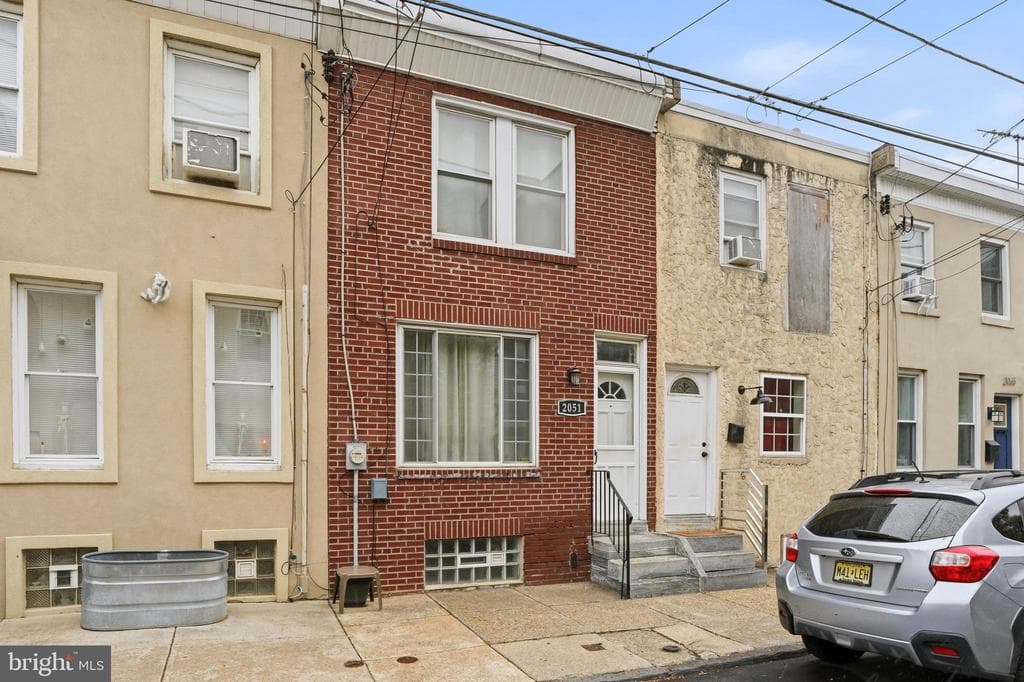 2051 E Fletcher Street photo 1