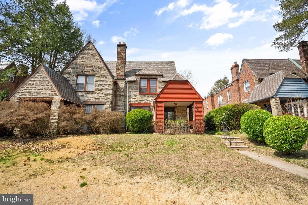 425 E Durham Street photo 1