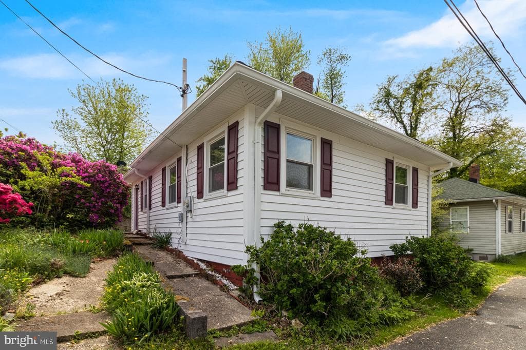 3925 Old Bayside photo 1