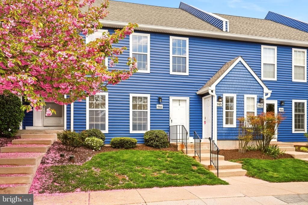 965 Roundhouse Court photo 1