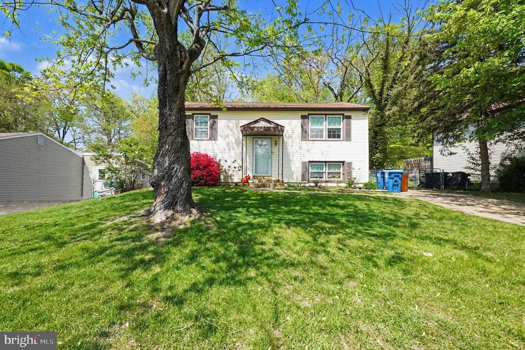 122 W Village Road photo 1
