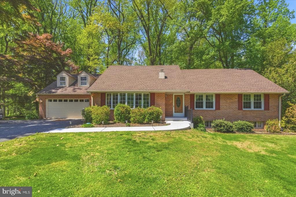 13904 Blenheim Road N photo 1