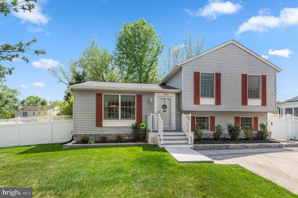1315 Somerset Road photo 1