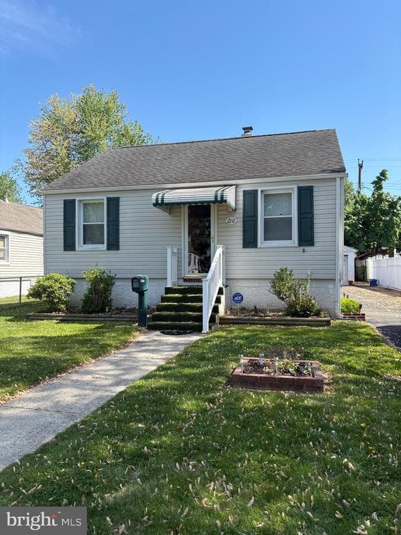 210 Pinewood Road photo 1