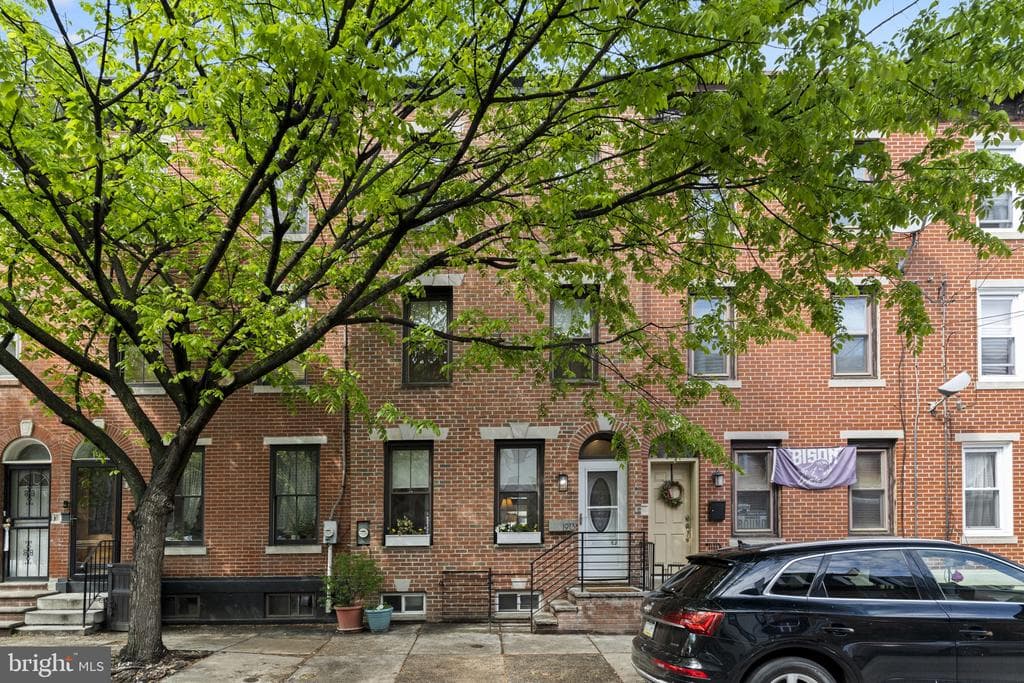 1913 Carpenter Street photo 1