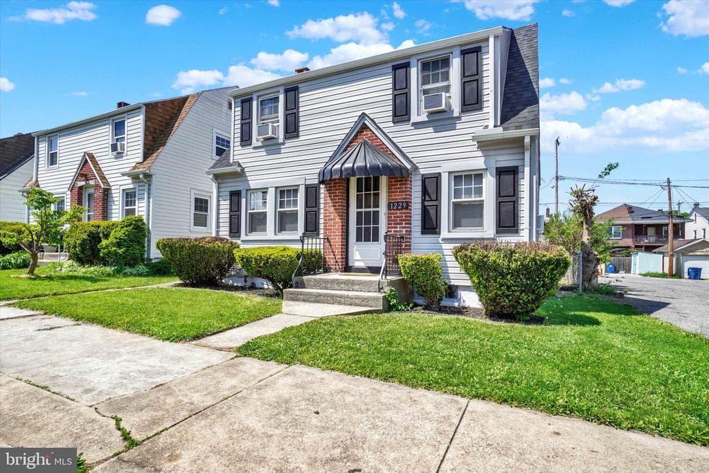 1229 W Poplar Street photo 1