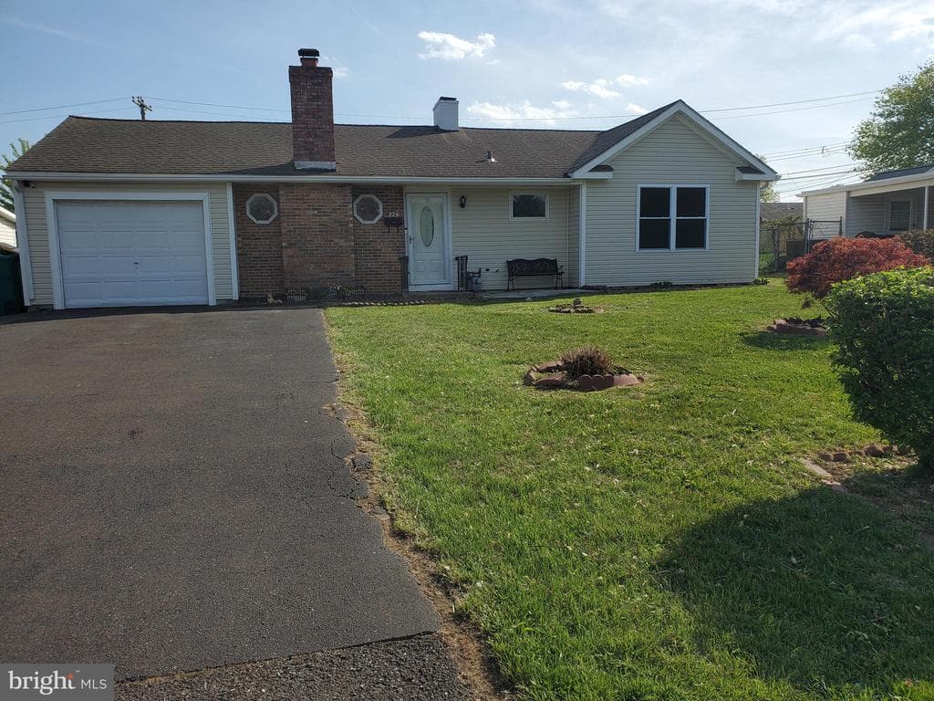 224 S Olds Boulevard photo 1