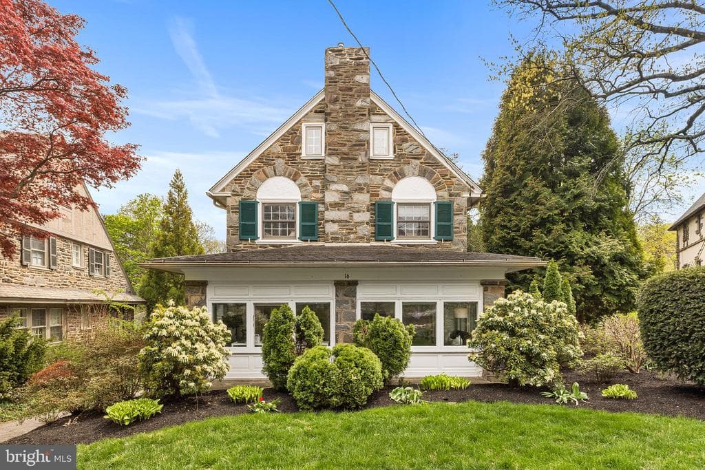 16 Radcliff Road photo 1