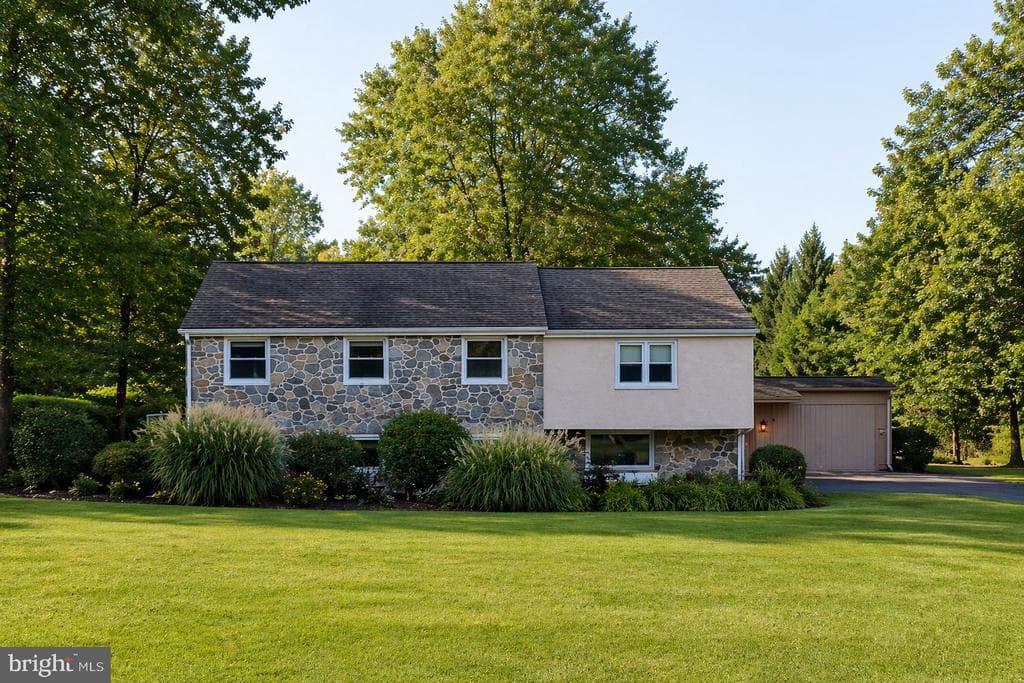 1190 Beaumont Road photo 1