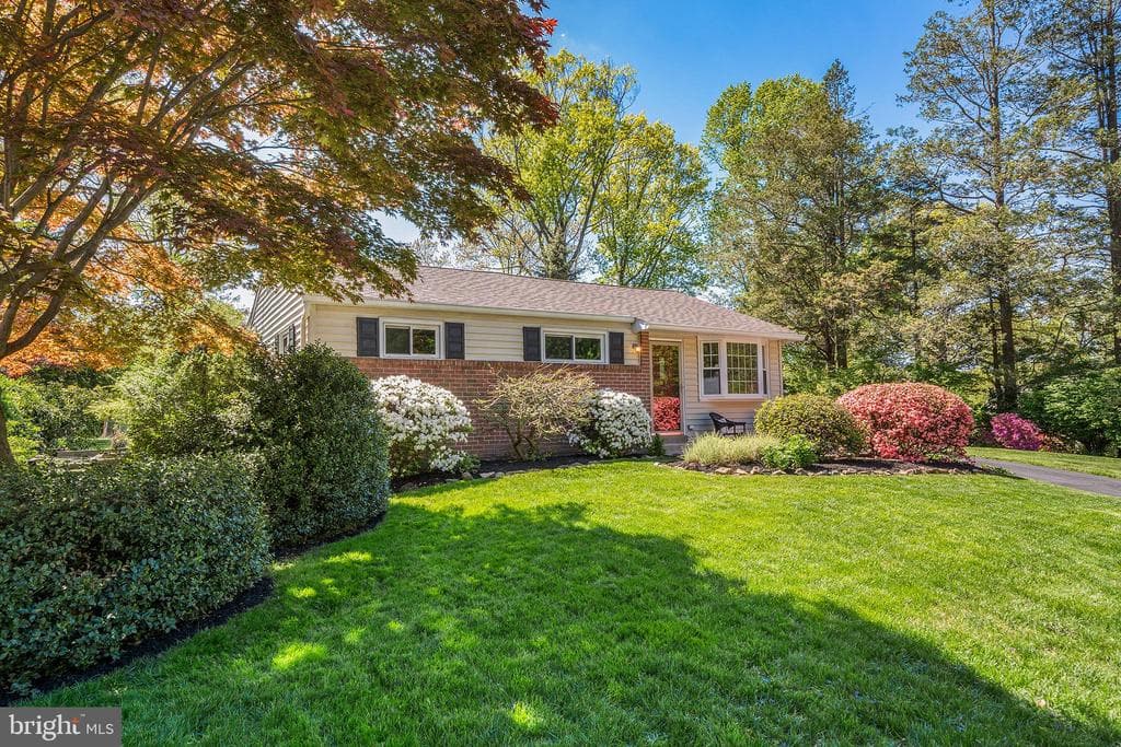 6 Diane Drive photo 1