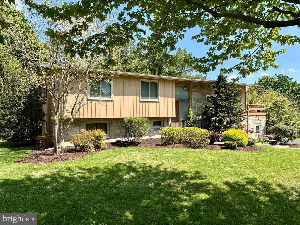 310 Bluff View Drive photo 1