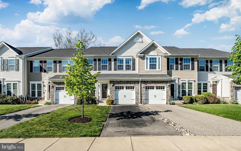31 Hawkswell Circle photo 1