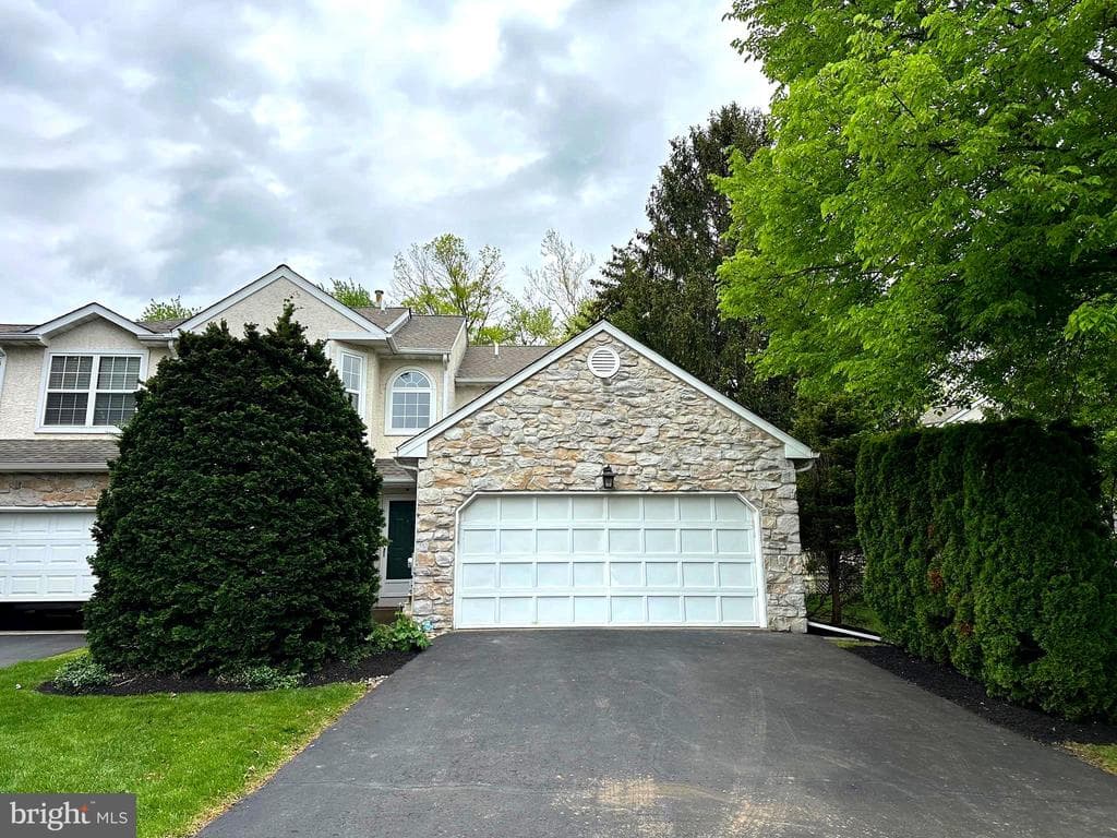1853 Hood Lane photo 1