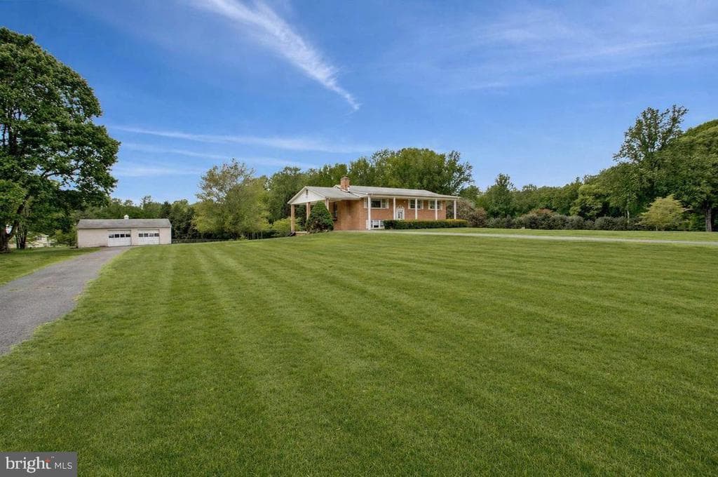 10700 Ward Road photo 1