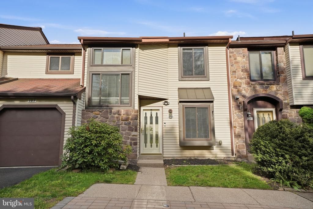104 Windham Court photo 1