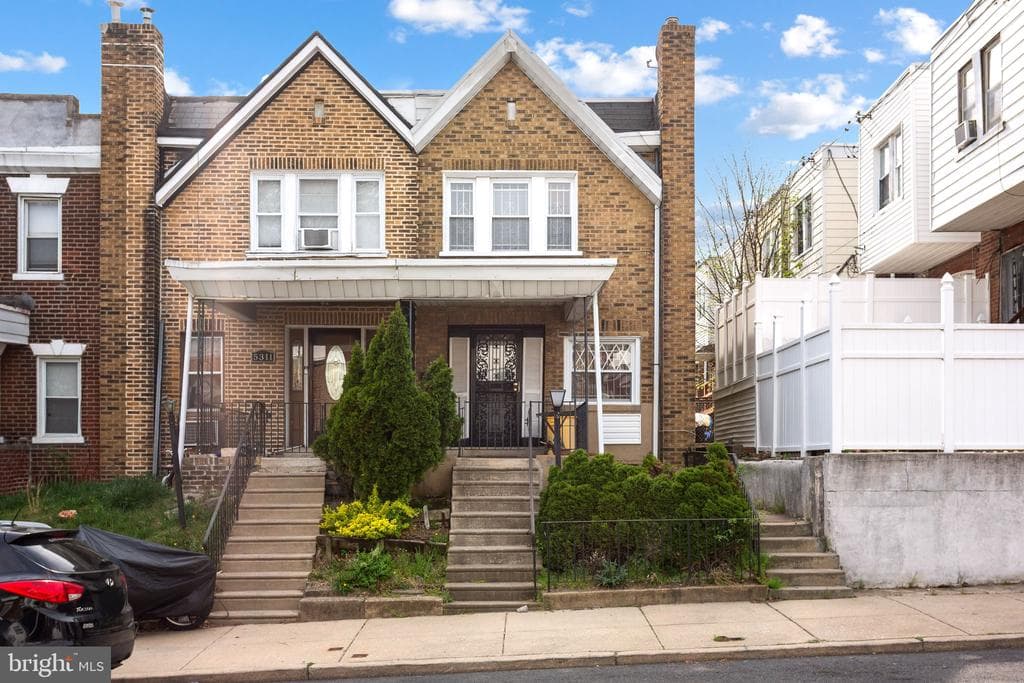 5309 W Oxford Street photo 1
