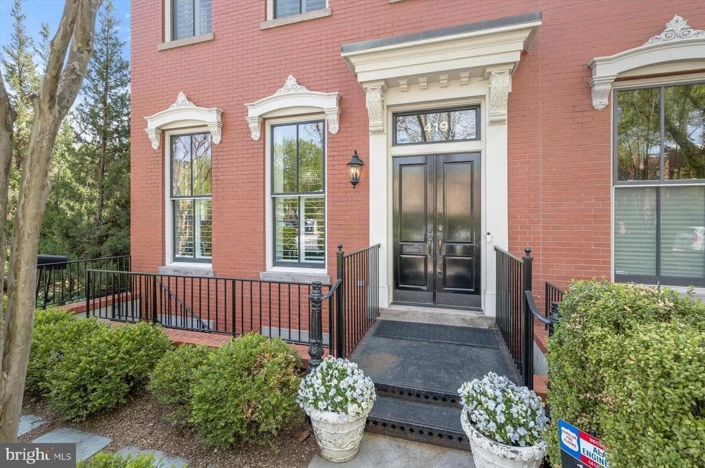 419 G Street SE photo 1