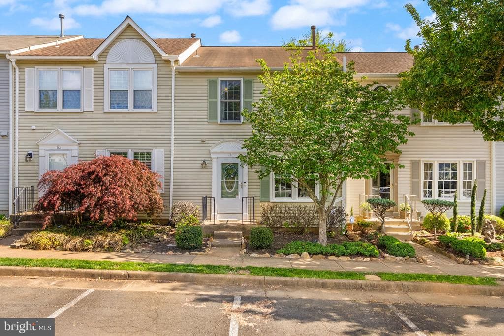 711 Acorn Court photo 1