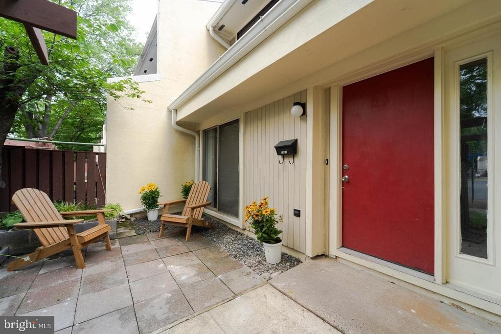 2221 Southgate Square photo 1