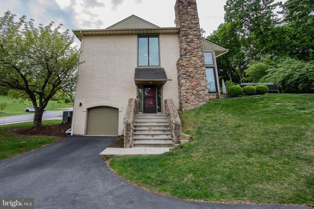 380 Lynetree Drive #7-D photo 1