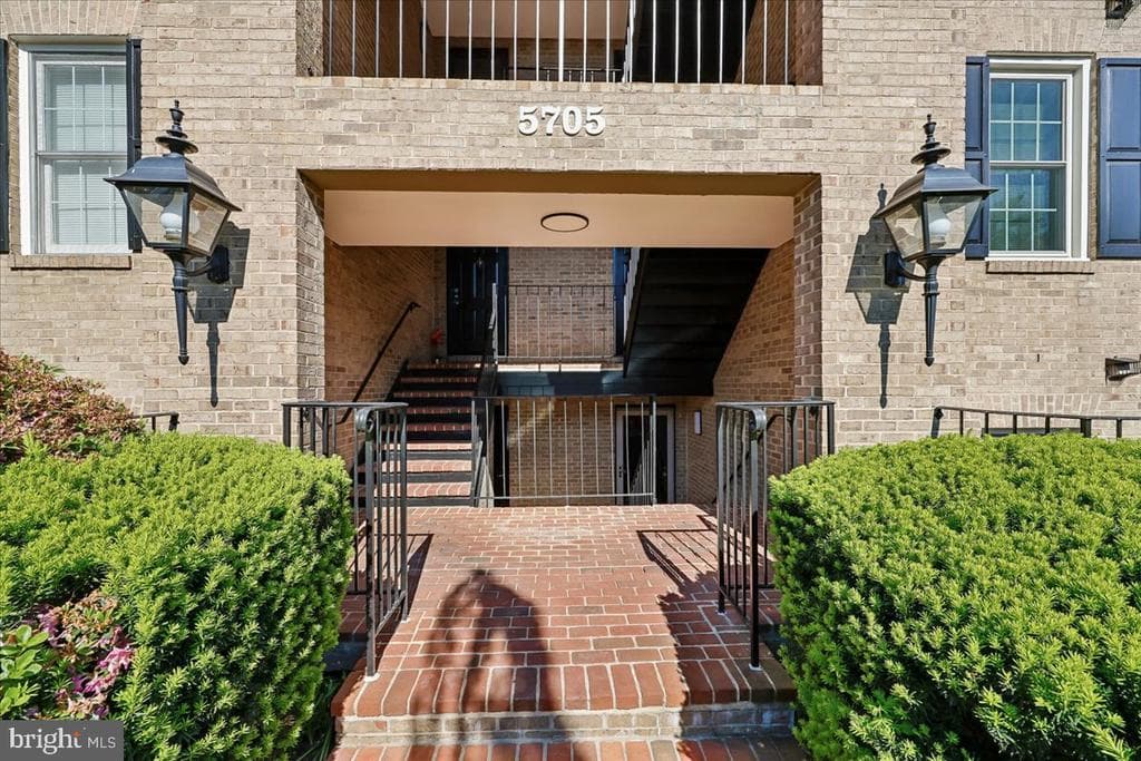 5705 Brewer House Circle #101 photo 1