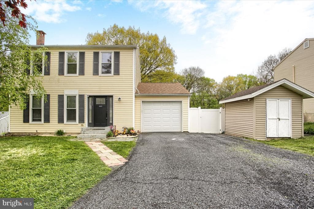 1680 Pebble Brook Lane photo 1