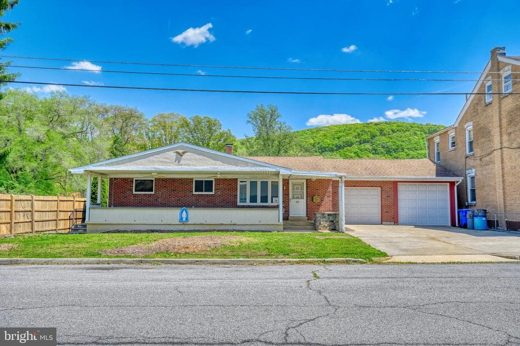341 Hazel Street photo 1