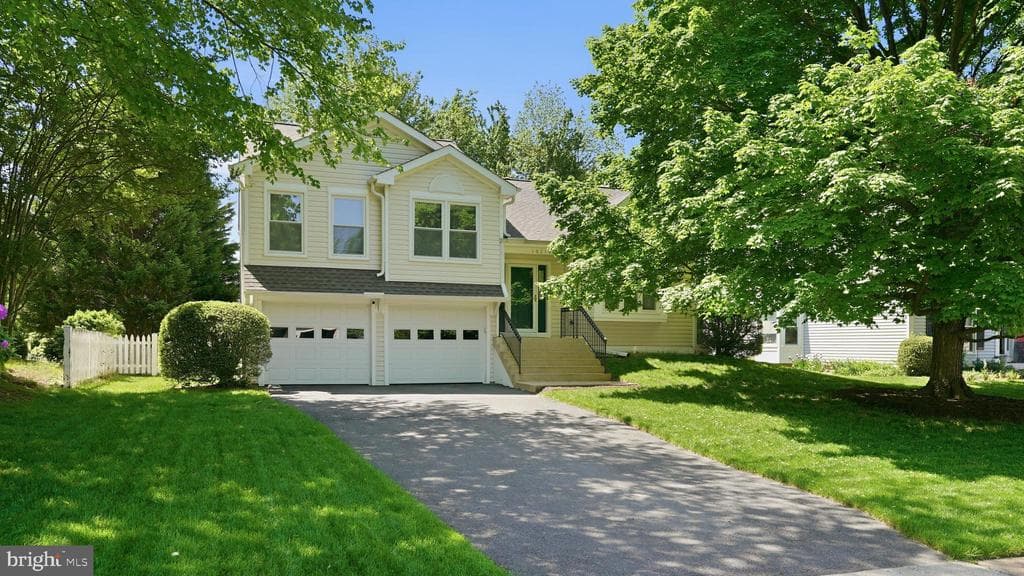10319 Lee Manor Drive photo 1