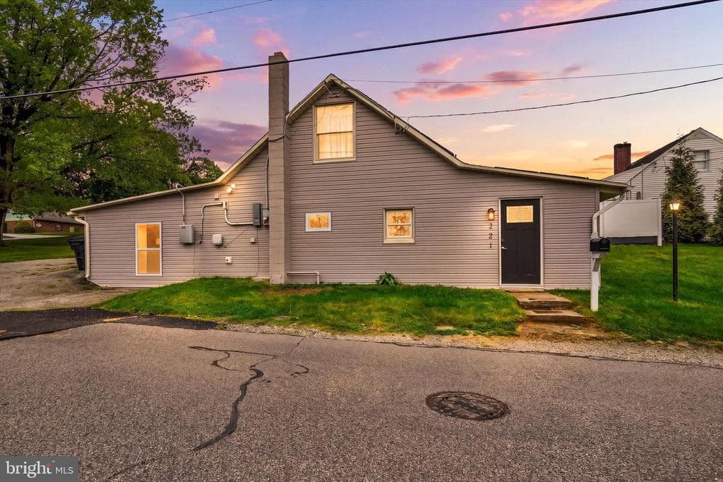 93 W High Street photo 1