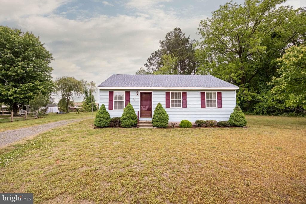 619 Wellington Circle photo 1