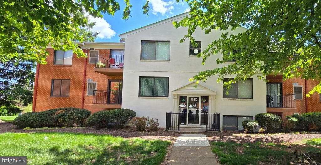 125 Clubhouse Drive SW #1 photo 1