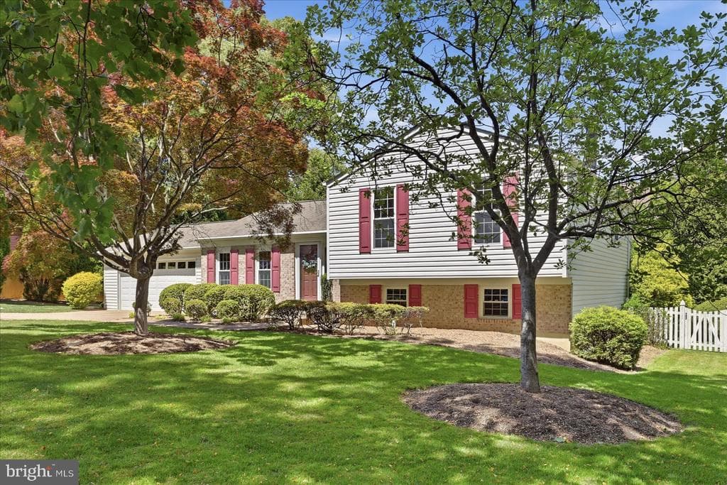 8112 Revatom Court photo 1