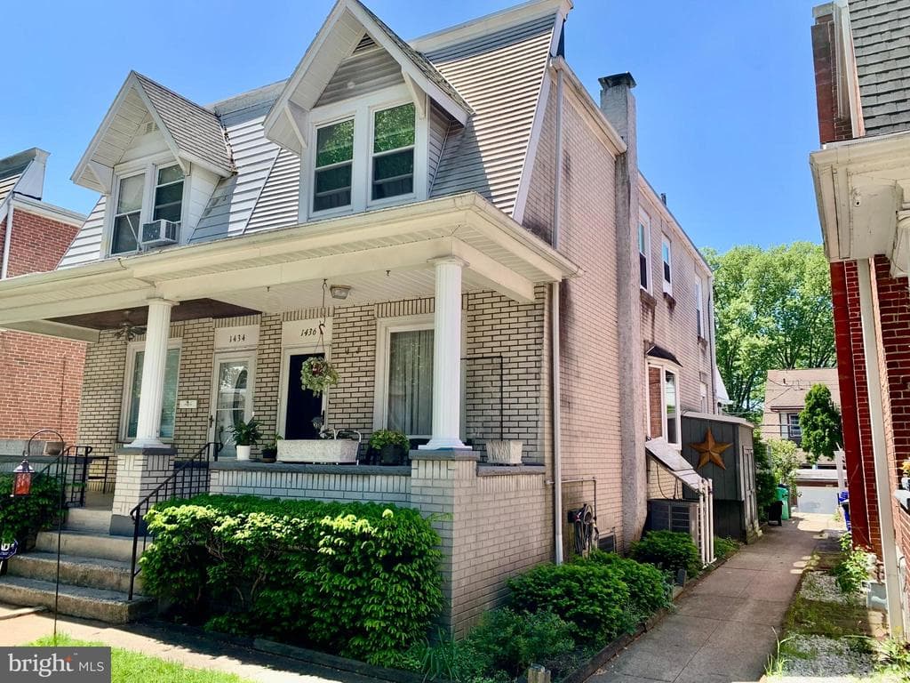 1436 Birch Street photo 1