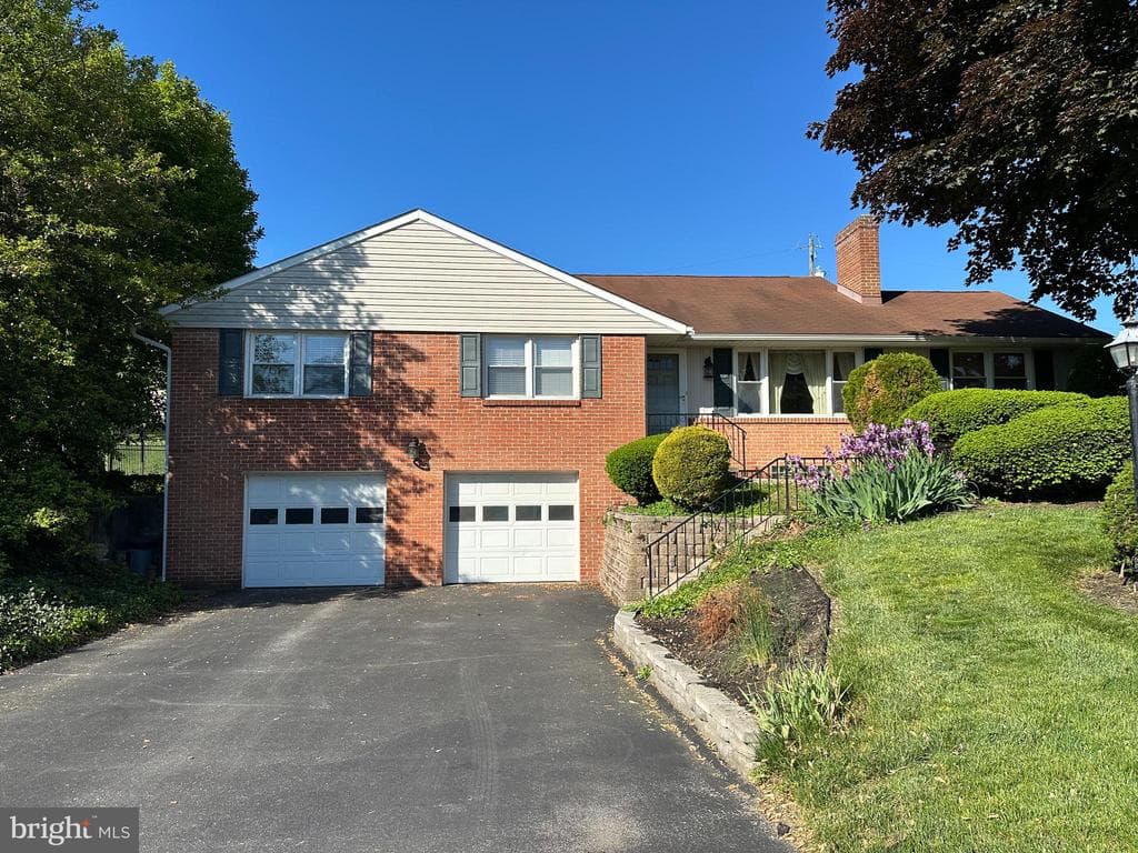 1748 Crescent Road photo 1