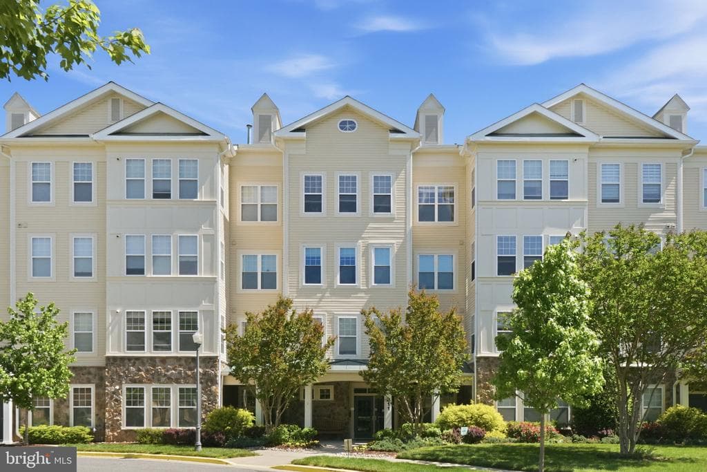 311 High Gables Drive #404 photo 1
