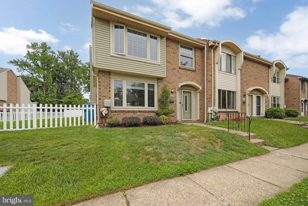 1109 Sheffield Court photo 1