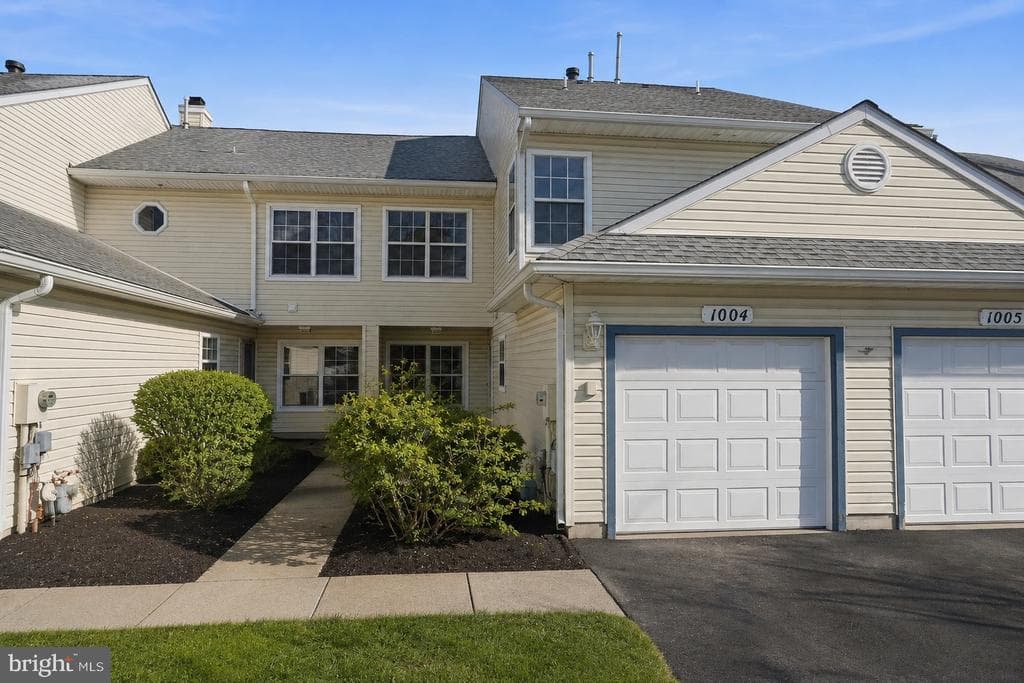 1004 Waterford Road photo 1
