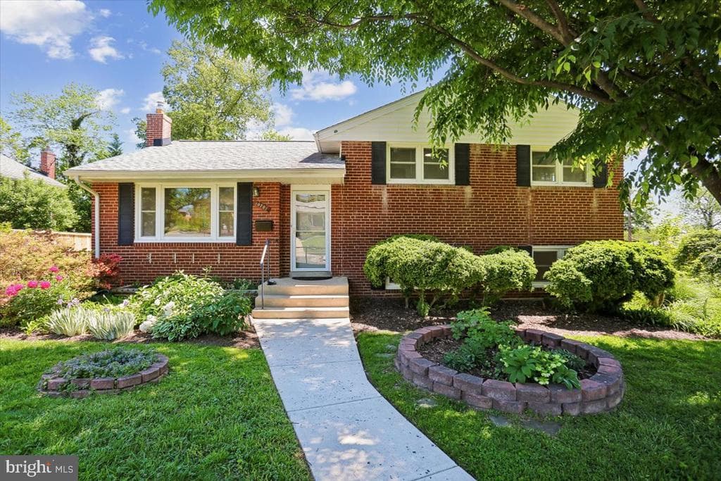 10701 Brunswick Avenue photo 1