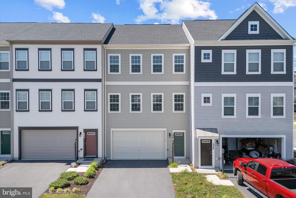 226 Parkland Drive photo 1