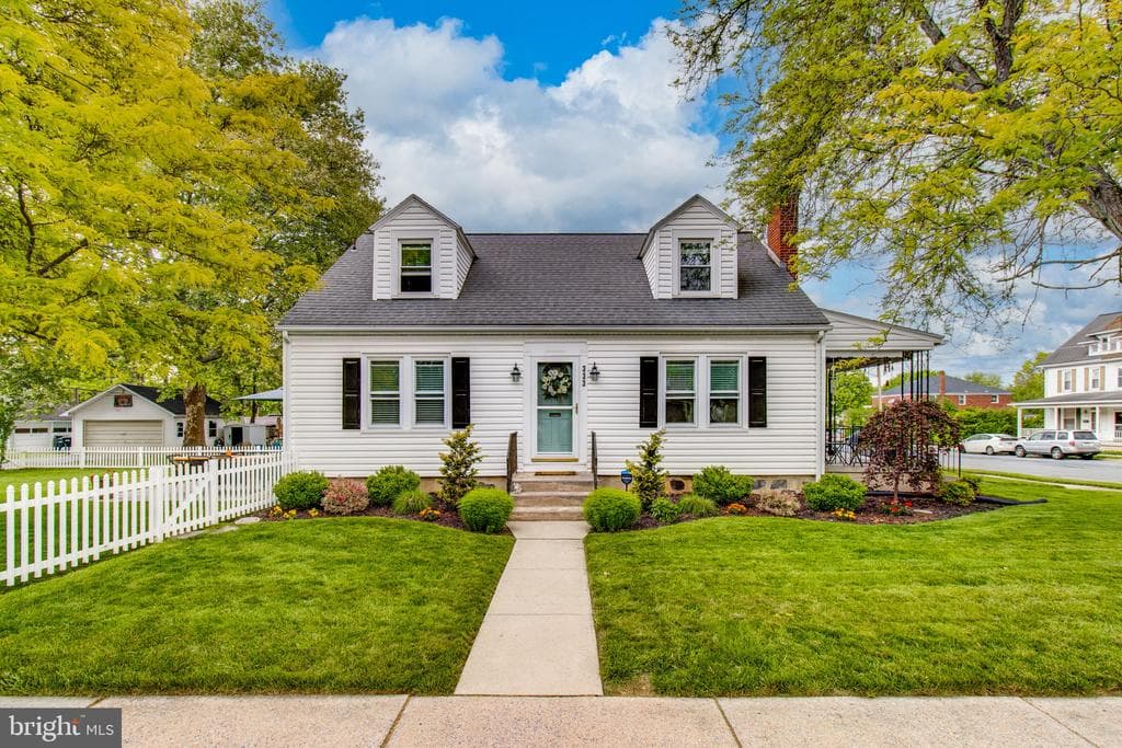 333 E Oak Street photo 1