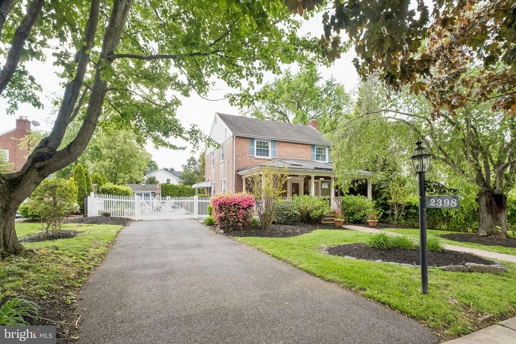 2398 Hollis Road photo 1