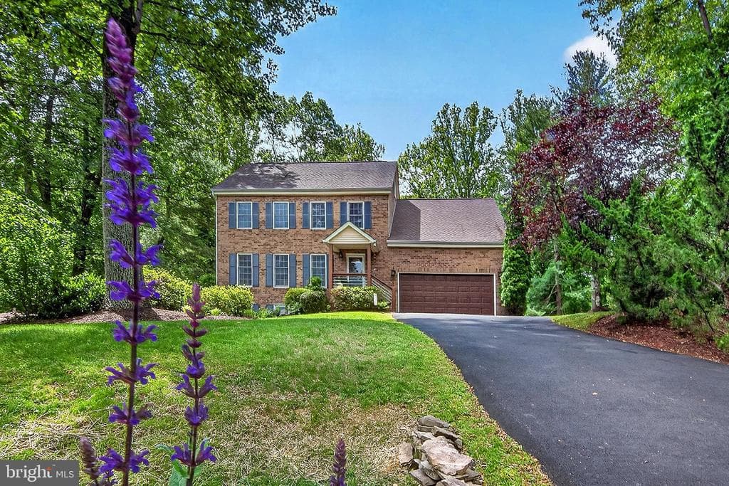 6041 Nancy Lane photo 1